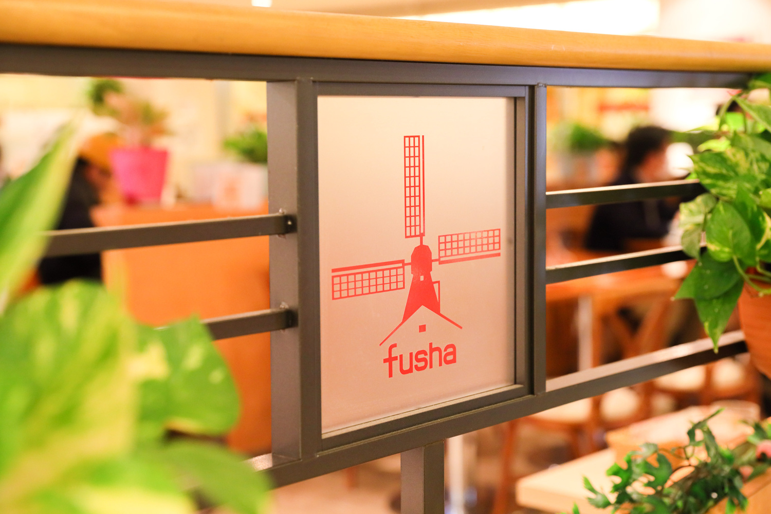 カフェ風車　アクア広島センター街店の外観にある看板画像
